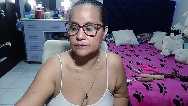 Snapshot of pervert_mommy_ chatting on July 3, 9:38 am pervert mommy online show from July 3, 9:38 am