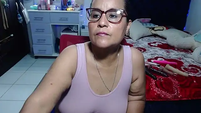 Snapshot of pervert_mommy_ chatting on June 11, 9:50 am pervert mommy online show from June 11, 9:50 am