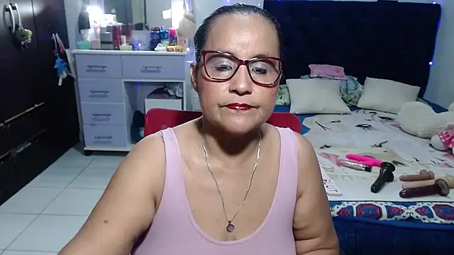 Snapshot of pervert_mommy_ chatting on June 19, 9:37 am pervert mommy online show from June 19, 9:37 am