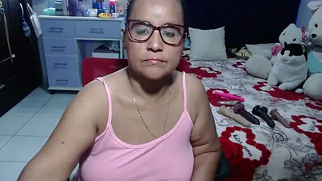 Snapshot of pervert_mommy_ chatting on June 12, 9:40 am pervert mommy online show from June 12, 9:40 am