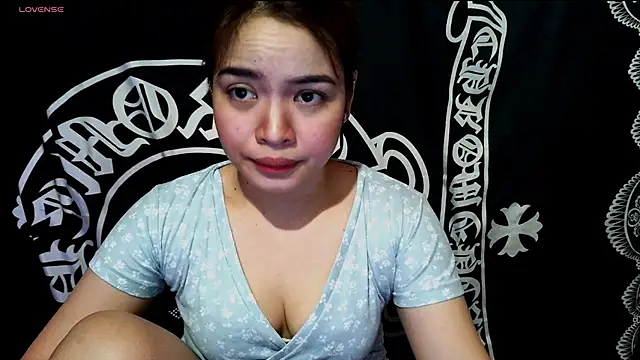  preciousmoira  online show from May 27, 12:09 am