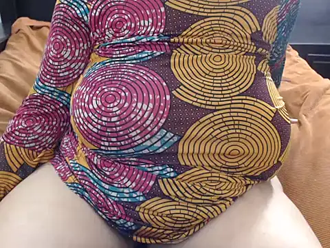 XHotJuicyBootyXX online show from March 12, 9:24 am