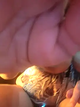 LAURAFOCOSA online show from March 6, 11:00 pm