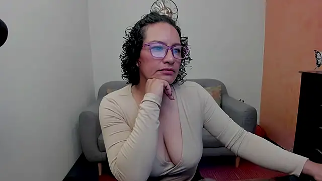 scarlet wet online show from June 20, 10:15 pm
