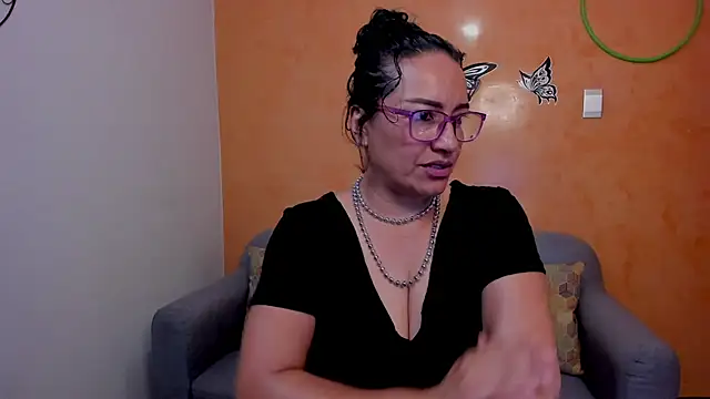 scarlet wet online show from April 10, 9:44 pm