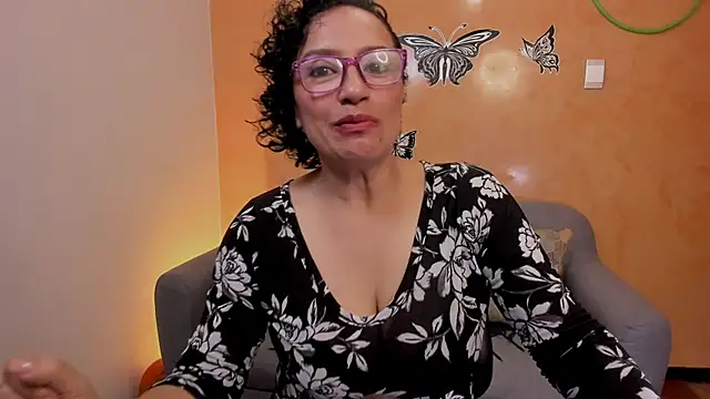 scarlet wet online show from April 8, 9:05 pm