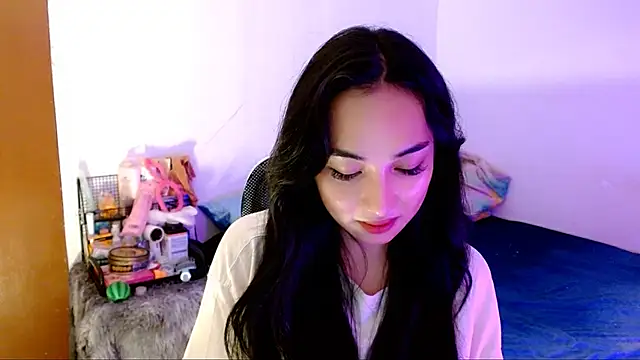 Snapshot of SweetLilly_18 chatting on October 15, 2:10 am SweetLilly 18 online show from October 15, 2:10 am