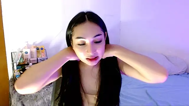 SweetLilly 18 online show from October 23, 3:27 am