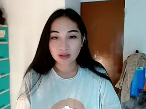 Snapshot of SweetLilly_18 chatting on January 7, 5:20 pm SweetLilly 18 online show from January 7, 5:20 pm