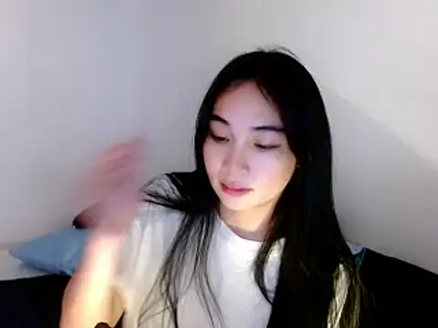 Snapshot of SweetLilly_18 chatting on March 4, 4:17 am SweetLilly 18 online show from March 4, 4:17 am