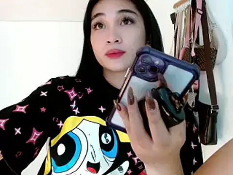 Snapshot of SweetLilly_18 chatting on February 19, 3:05 pm SweetLilly 18 online show from February 19, 3:05 pm