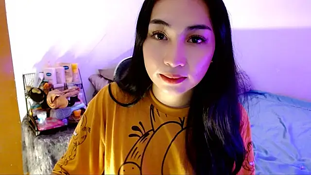 SweetLilly 18 online show from November 3, 3:01 am