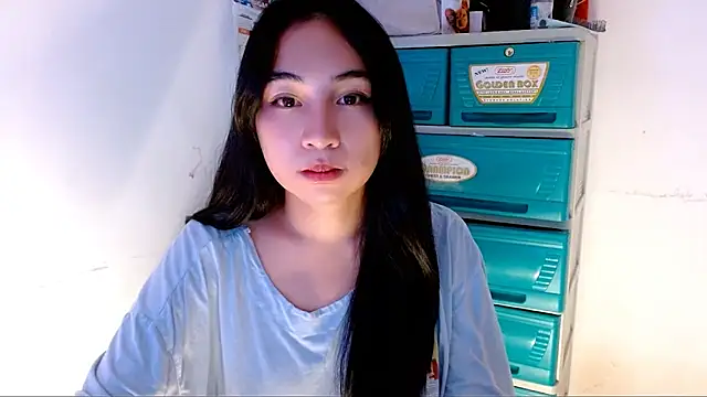 Snapshot of SweetLilly_18 chatting on September 18, 3:37 pm SweetLilly 18 online show from September 18, 3:37 pm