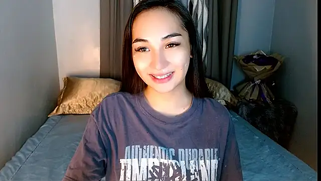 SweetLilly 18 online show from April 18, 2:47 am