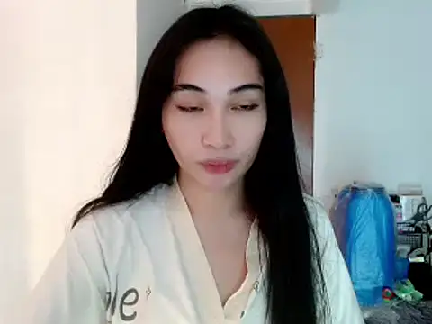 Snapshot of SweetLilly_18 chatting on January 17, 10:55 am SweetLilly 18 online show from January 17, 10:55 am