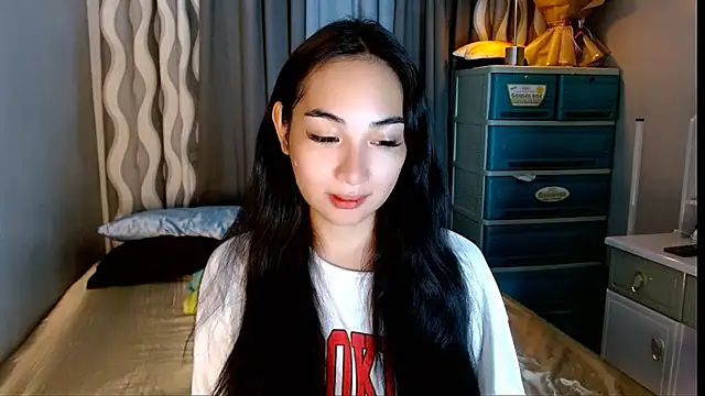 SweetLilly 18 online show from May 23, 3:49 am