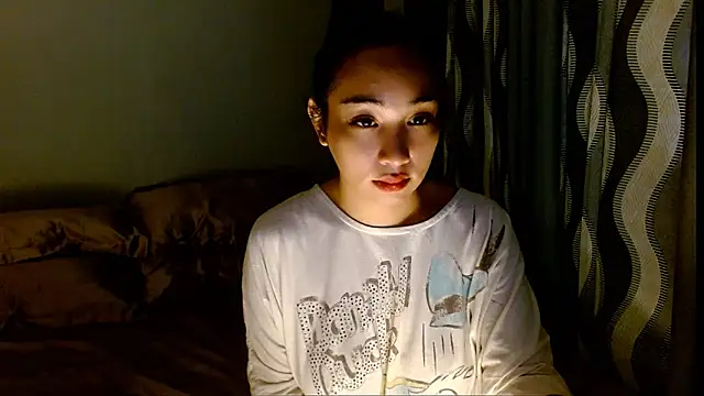 SweetLilly 18 online show from March 10, 3:32 am