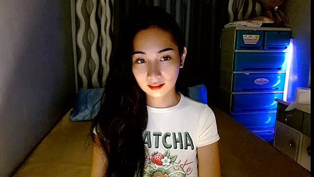 SweetLilly 18 online show from June 30, 6:35 am