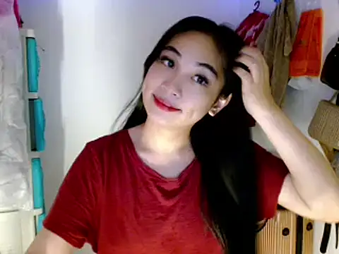 Snapshot of SweetLilly_18 chatting on March 13, 6:16 am SweetLilly 18 online show from March 13, 6:16 am