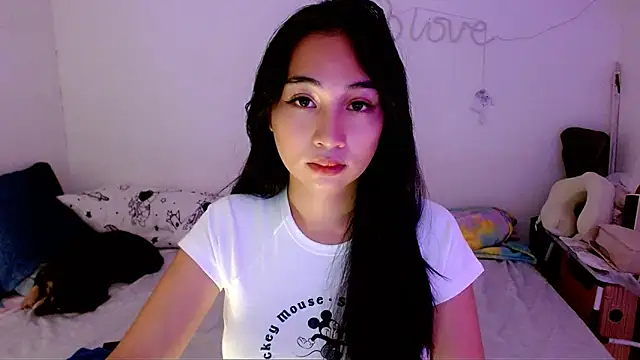 Snapshot of SweetLilly_18 chatting on September 12, 3:17 am SweetLilly 18 online show from September 12, 3:17 am