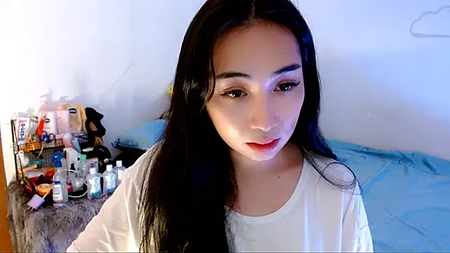 SweetLilly 18 online show from November 9, 5:33 am