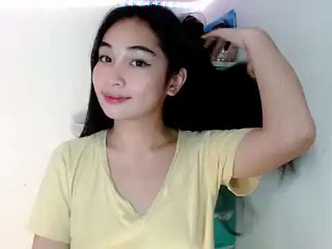 Snapshot of SweetLilly_18 chatting on February 1, 11:42 am SweetLilly 18 online show from February 1, 11:42 am