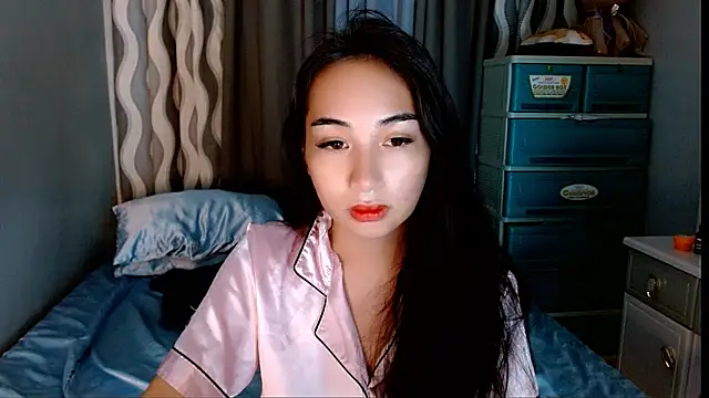 SweetLilly 18 online show from June 17, 5:29 am