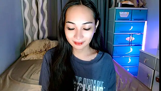SweetLilly 18 online show from June 3, 5:30 am