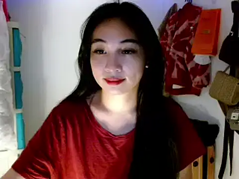 Snapshot of SweetLilly_18 chatting on March 13, 2:38 am SweetLilly 18 online show from March 13, 2:38 am
