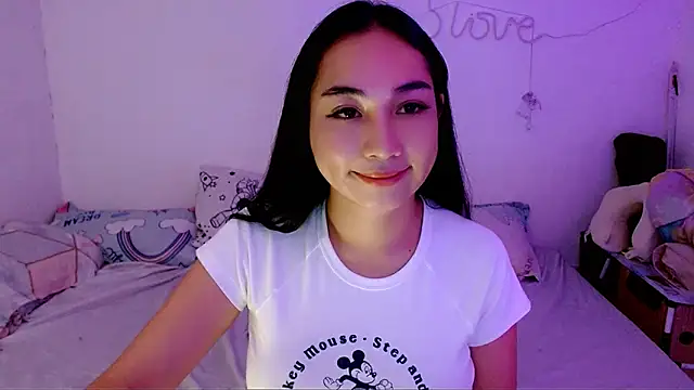 Snapshot of SweetLilly_18 chatting on September 14, 4:35 am SweetLilly 18 online show from September 14, 4:35 am