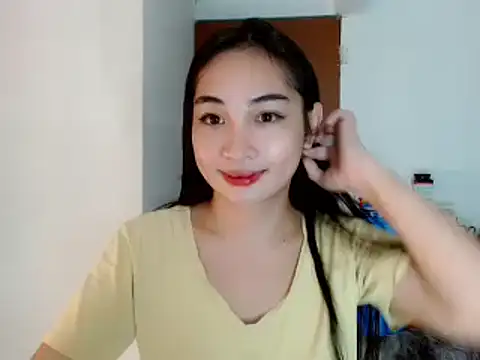 Snapshot of SweetLilly_18 chatting on January 2, 11:31 am SweetLilly 18 online show from January 2, 11:31 am