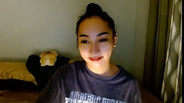 SweetLilly 18 online show from March 29, 5:09 am