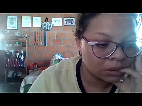 Snapshot of JanetPeters_ chatting on December 18, 7:50 pm JanetPeters online show from December 18, 7:50 pm