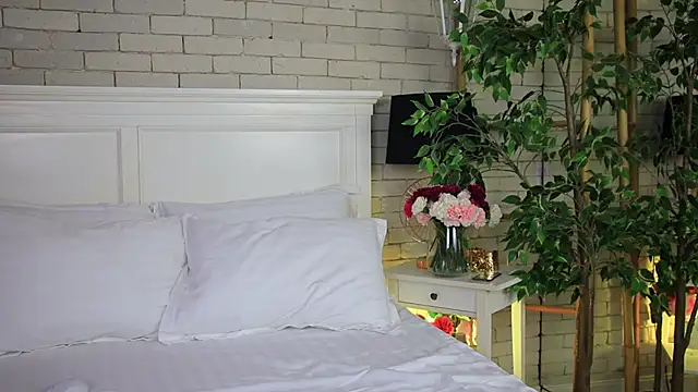 EmillyBronte online show from November 3, 8:12 pm