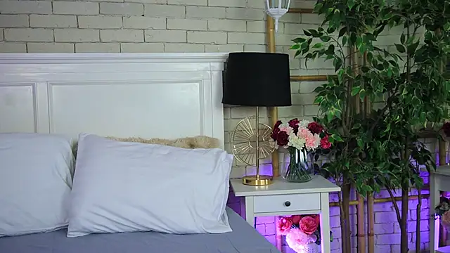 EmillyBronte online show from March 22, 8:21 pm