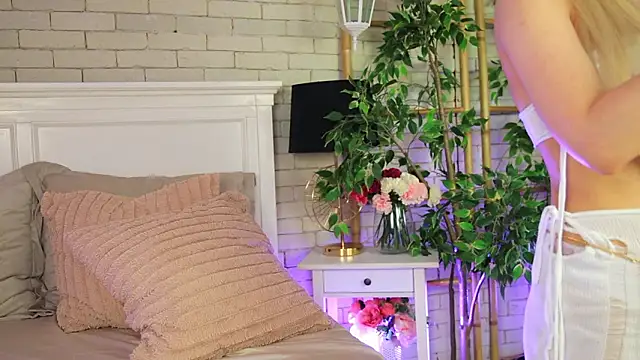 EmillyBronte online show from March 6, 8:26 pm