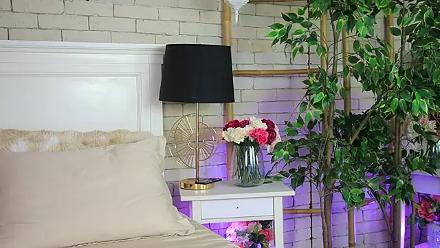 EmillyBronte online show from May 1, 7:19 pm