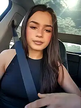 Snapshot of SophiaXJohn chatting on June 1, 9:25 pm SophiaXJohn online show from June 1, 9:25 pm