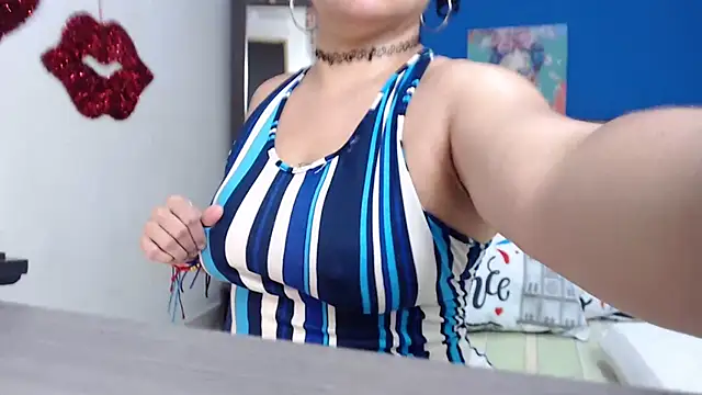 Snapshot of GlendaStarx chatting on July 15, 10:06 pm GlendaStarx online show from July 15, 10:06 pm