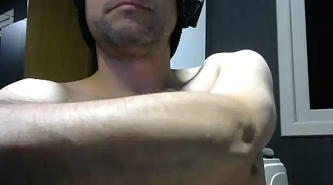 Snapshot of gauchors20 chatting on January 2, 2:43 am gauchors20 online show from January 2, 2:43 am