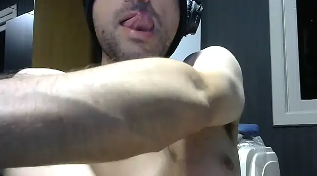 Snapshot of gauchors20 chatting on February 15, 3:20 am gauchors20 online show from February 15, 3:20 am