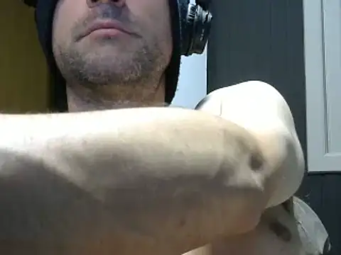 Snapshot of gauchors20 chatting on December 7, 2:25 am gauchors20 online show from December 7, 2:25 am