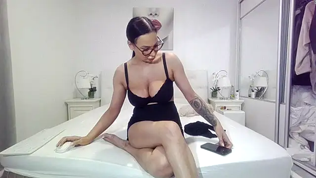 alisonya1 online show from February 10, 5:39 am