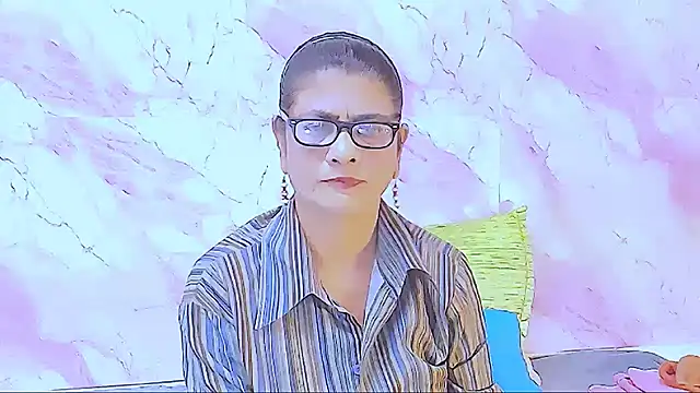 Snapshot of IndianAllure chatting on October 1, 5:23 am IndianAllure online show from October 1, 5:23 am