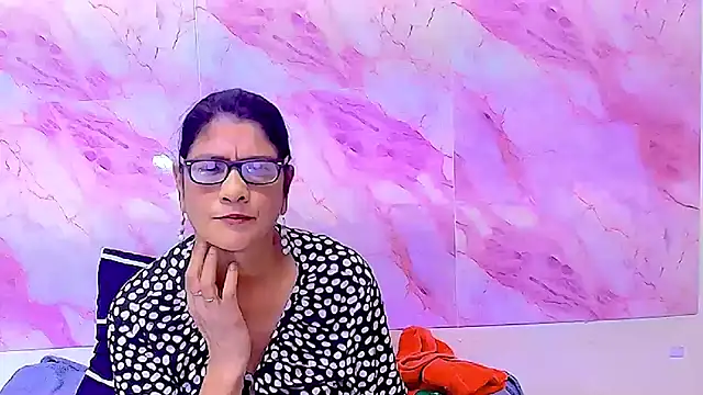 Snapshot of IndianAllure chatting on October 20, 5:20 am IndianAllure online show from October 20, 5:20 am