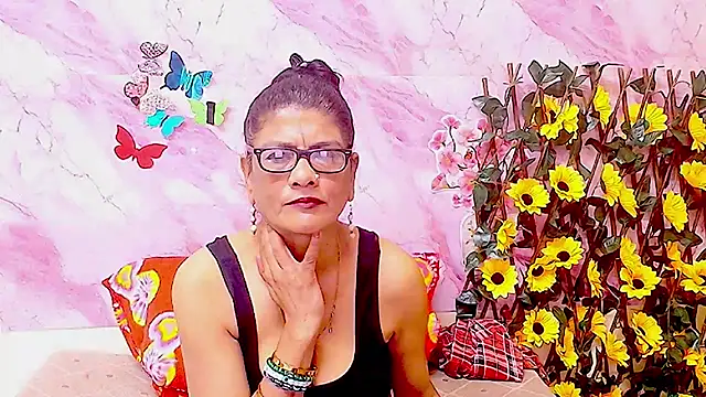 IndianAllure online show from December 4, 5:39 am