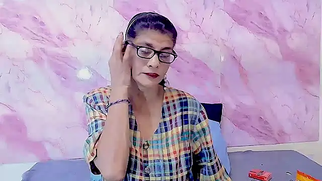Snapshot of IndianAllure chatting on October 10, 5:41 am IndianAllure online show from October 10, 5:41 am