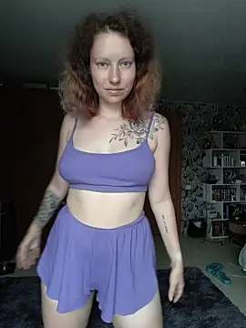 Snapshot of Frost_foxy chatting on July 6, 4:30 am Frost foxy online show from July 6, 4:30 am