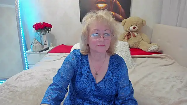 Snapshot of laylaroma chatting on November 17, 2:32 pm laylaroma online show from November 17, 2:32 pm