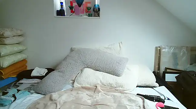 Uk-Joolz online show from December 10, 1:22 pm